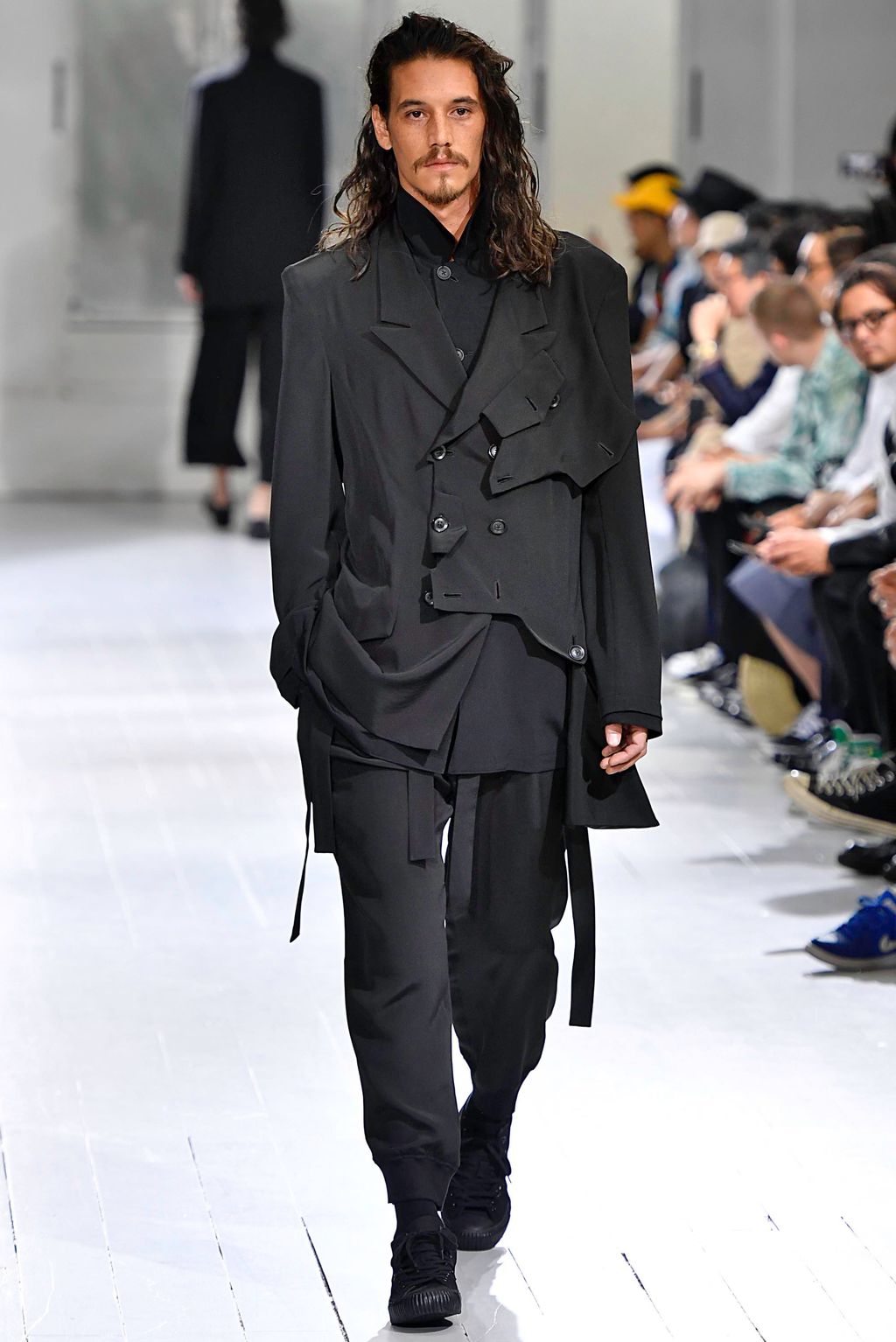 Fashion Week Paris Spring/Summer 2020 look 13 from the Yohji Yamamoto collection menswear