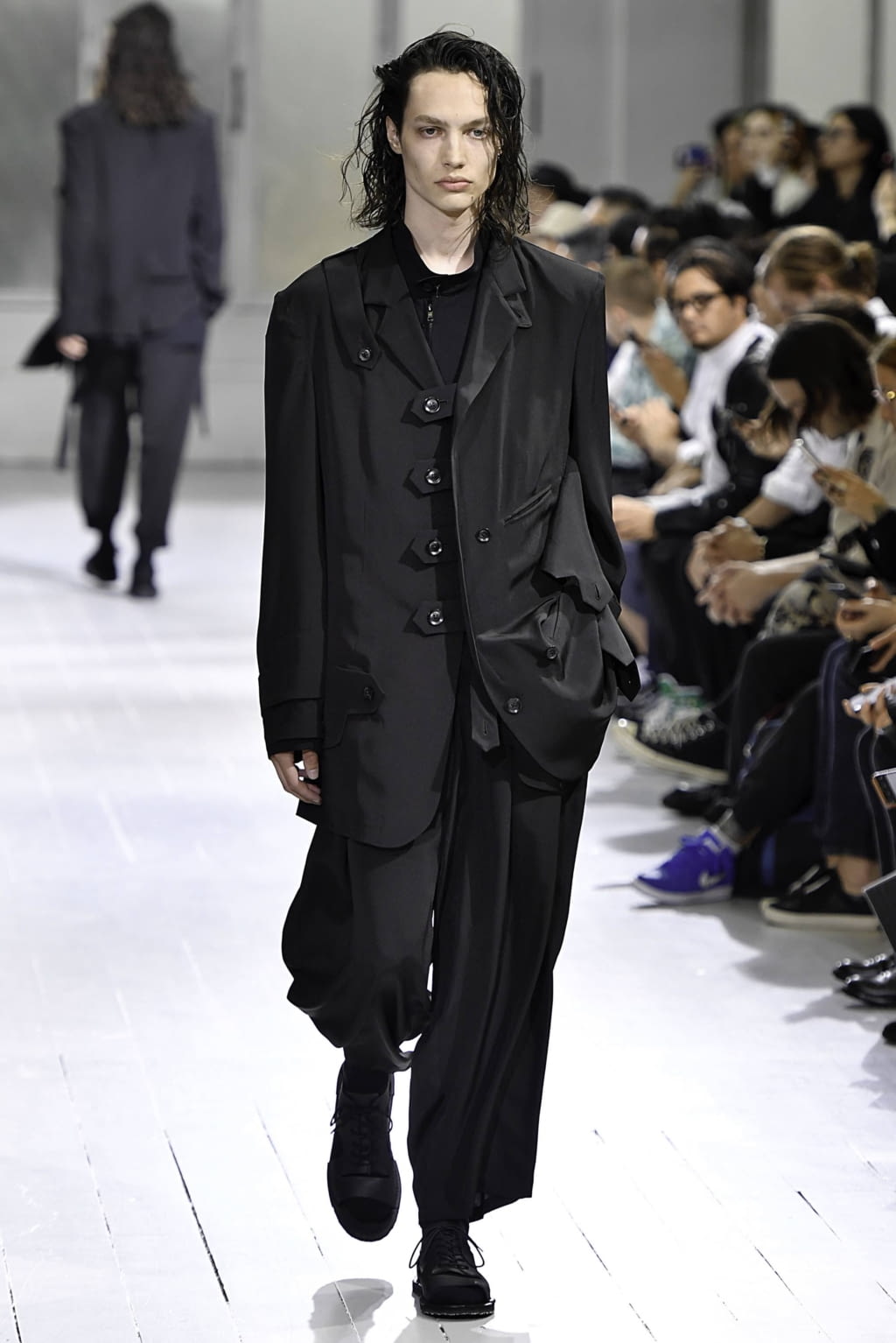 Fashion Week Paris Spring/Summer 2020 look 14 from the Yohji Yamamoto collection menswear
