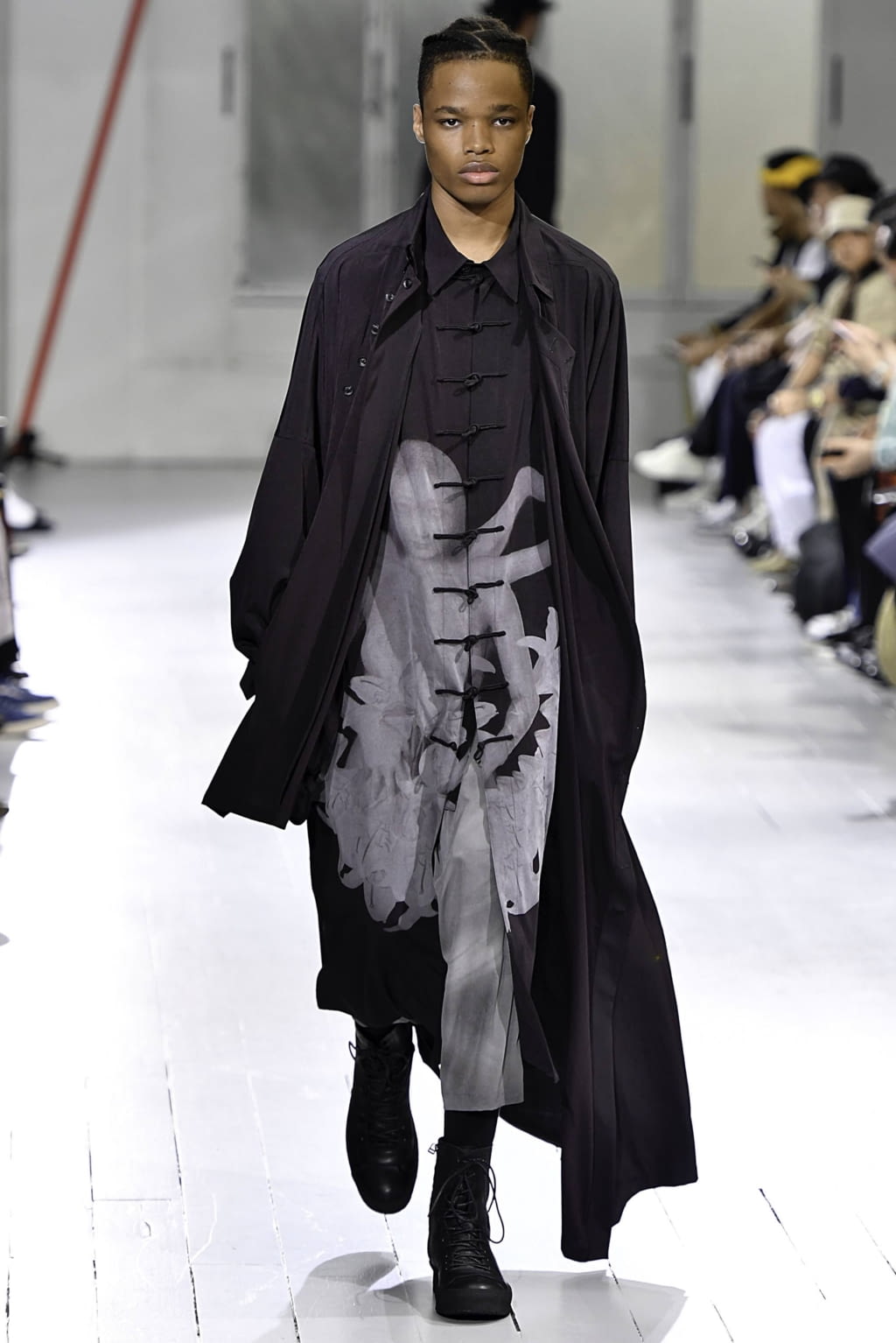 Fashion Week Paris Spring/Summer 2020 look 19 from the Yohji Yamamoto collection menswear