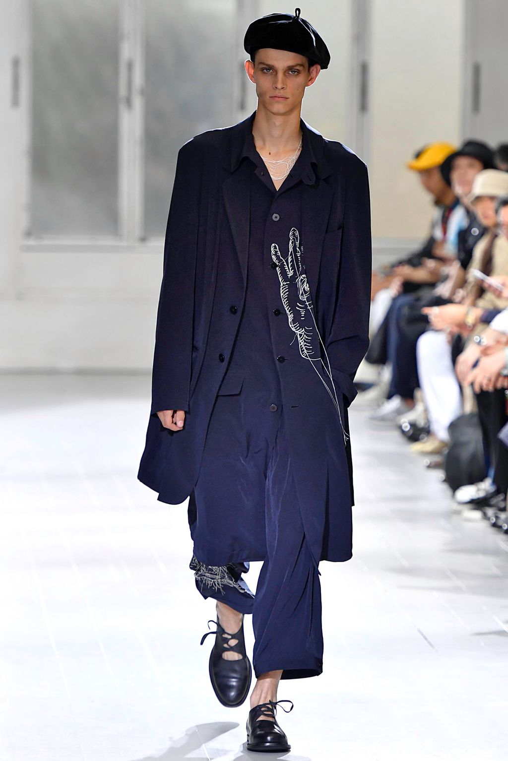 Fashion Week Paris Spring/Summer 2020 look 20 from the Yohji Yamamoto collection 男装