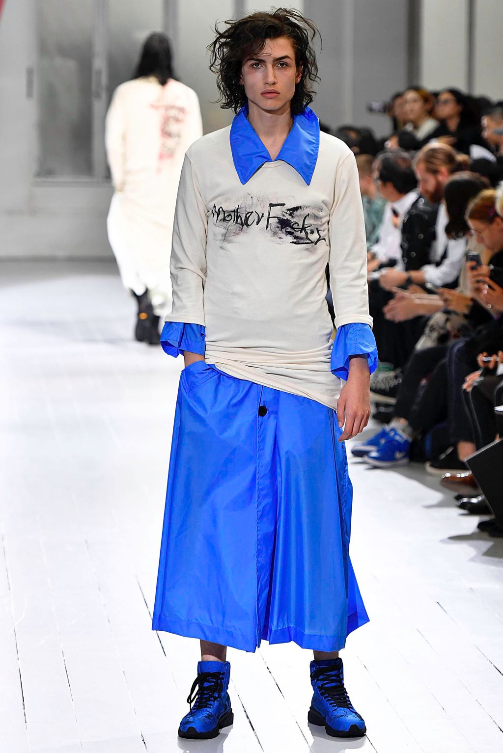 Fashion Week Paris Spring/Summer 2020 look 23 de la collection Yohji Yamamoto menswear