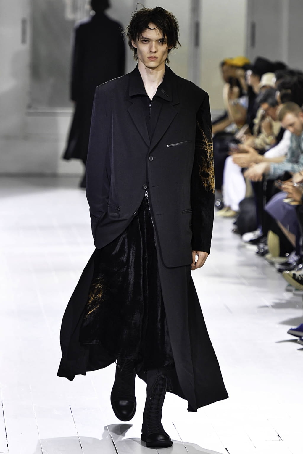 Fashion Week Paris Spring/Summer 2020 look 27 de la collection Yohji Yamamoto menswear