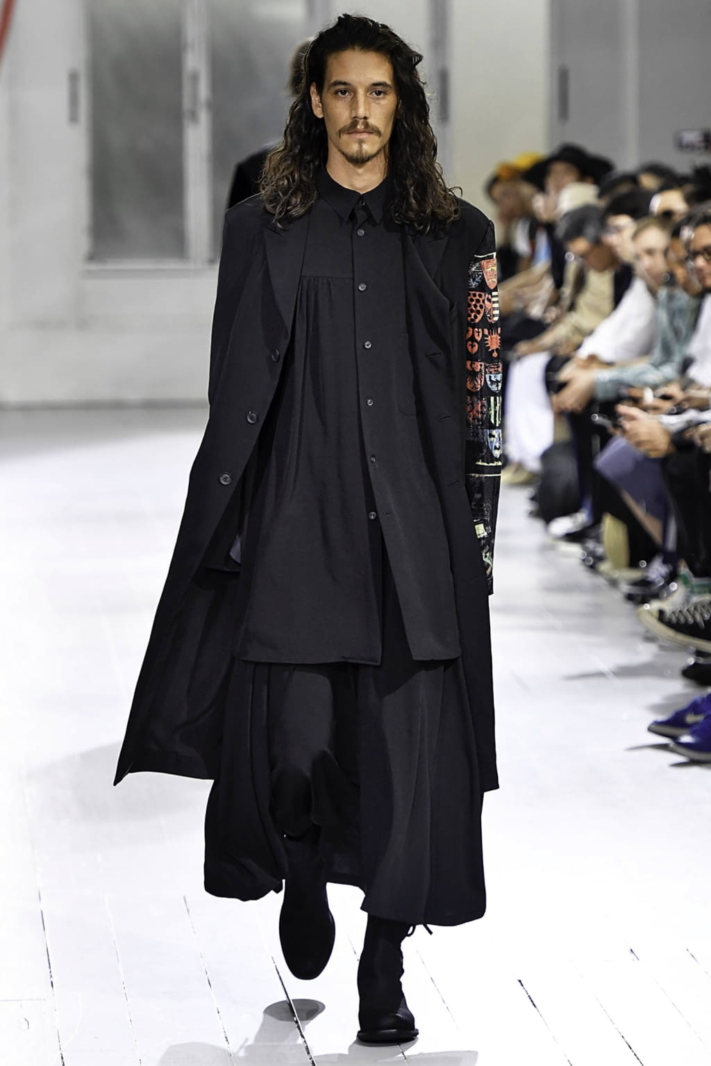 Fashion Week Paris Spring/Summer 2020 look 28 de la collection Yohji Yamamoto menswear