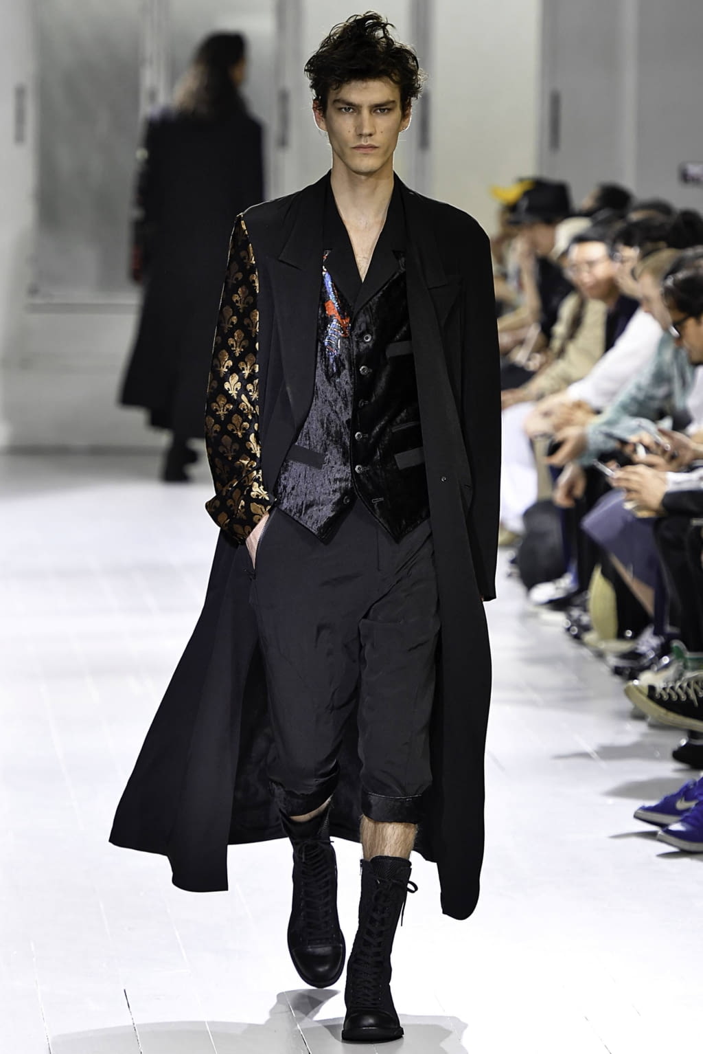 Fashion Week Paris Spring/Summer 2020 look 29 de la collection Yohji Yamamoto menswear