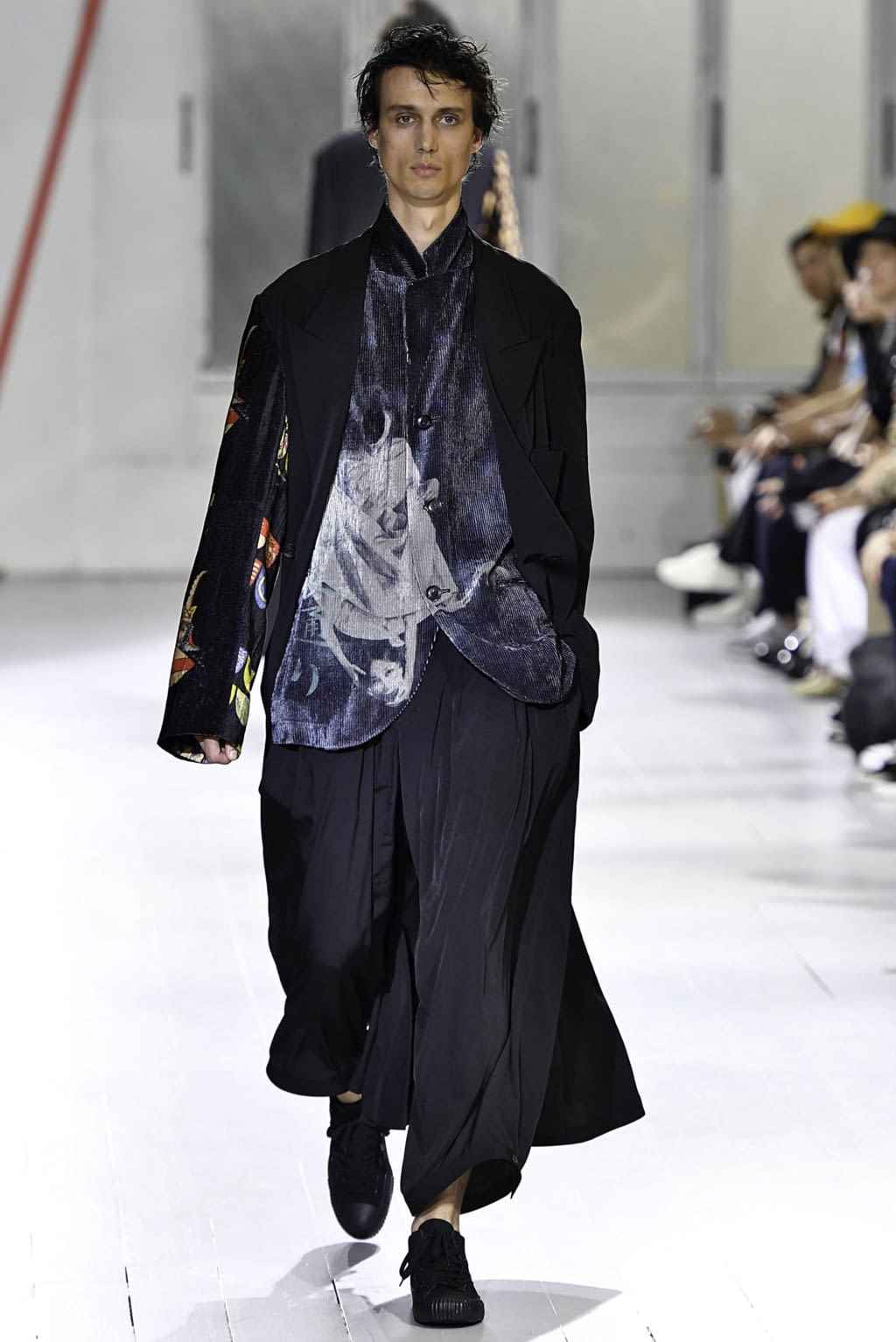 Fashion Week Paris Spring/Summer 2020 look 30 de la collection Yohji Yamamoto menswear