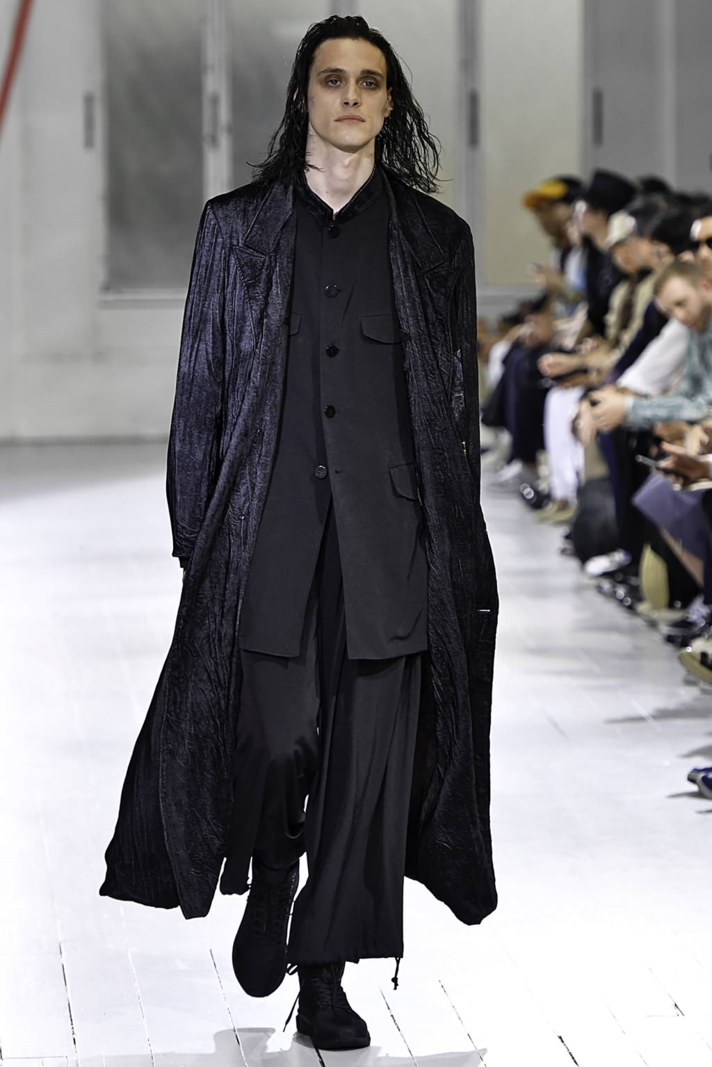 Fashion Week Paris Spring/Summer 2020 look 33 from the Yohji Yamamoto collection menswear