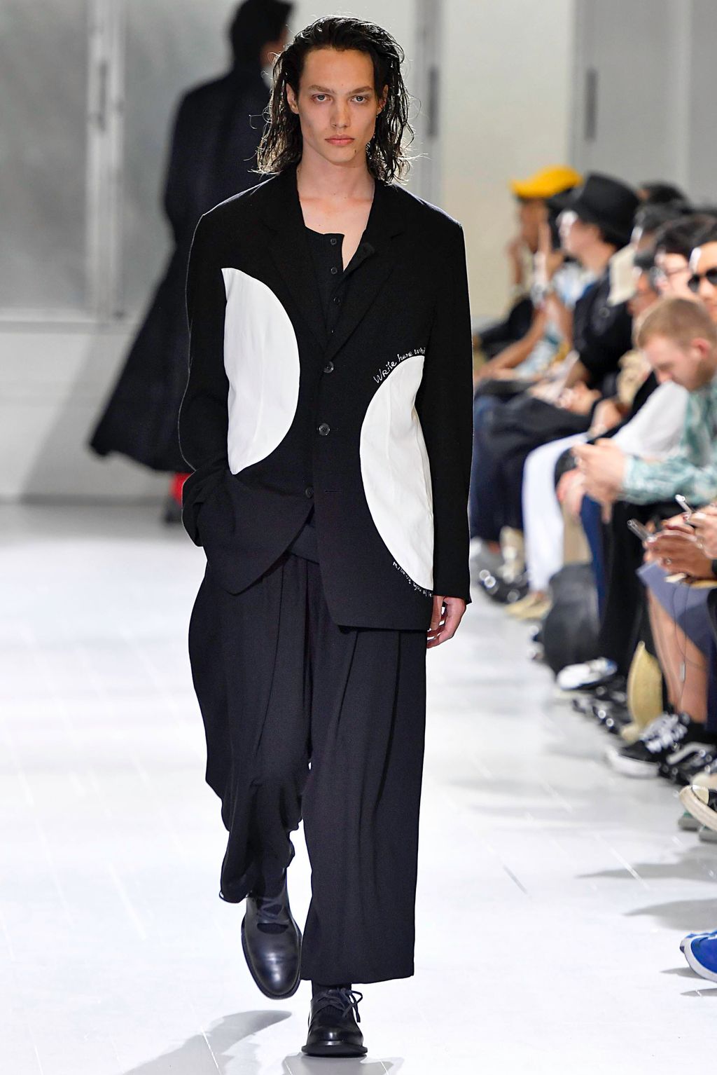 Fashion Week Paris Spring/Summer 2020 look 37 from the Yohji Yamamoto collection menswear