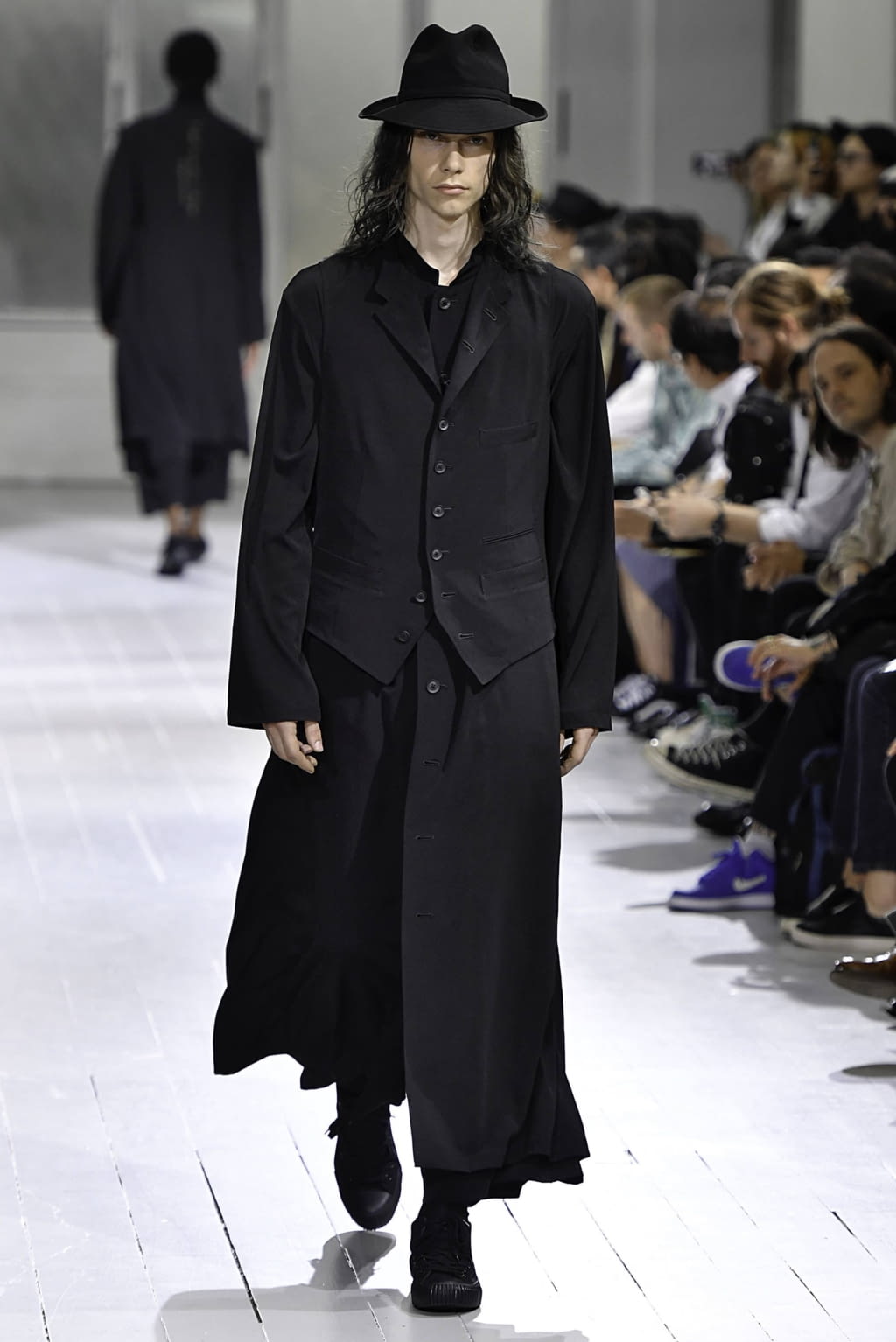 Fashion Week Paris Spring/Summer 2020 look 41 from the Yohji Yamamoto collection 男装