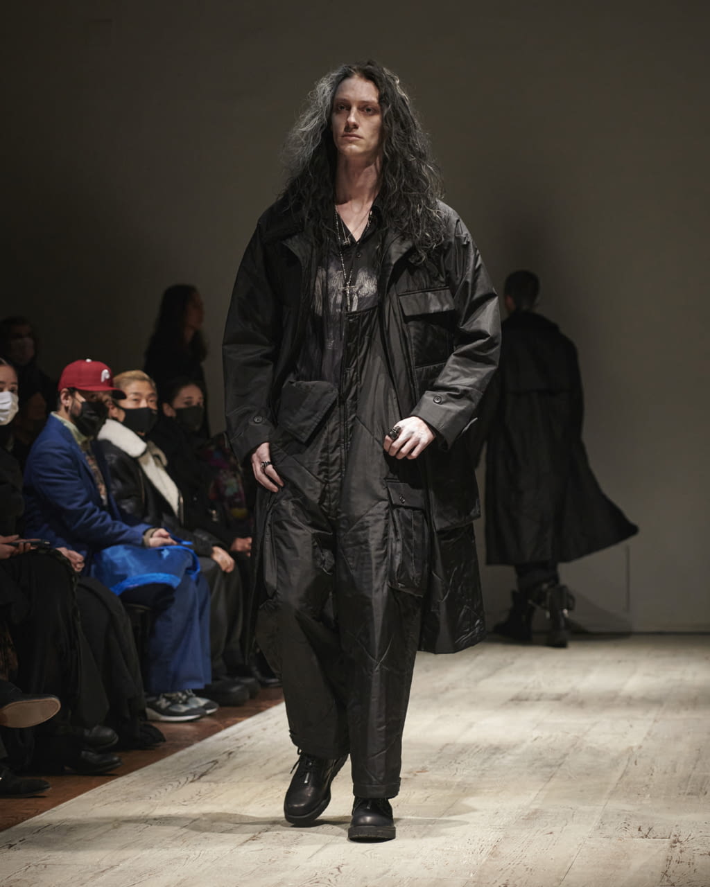 Fashion Week Paris Fall/Winter 2022 look 16 from the Yohji Yamamoto collection menswear