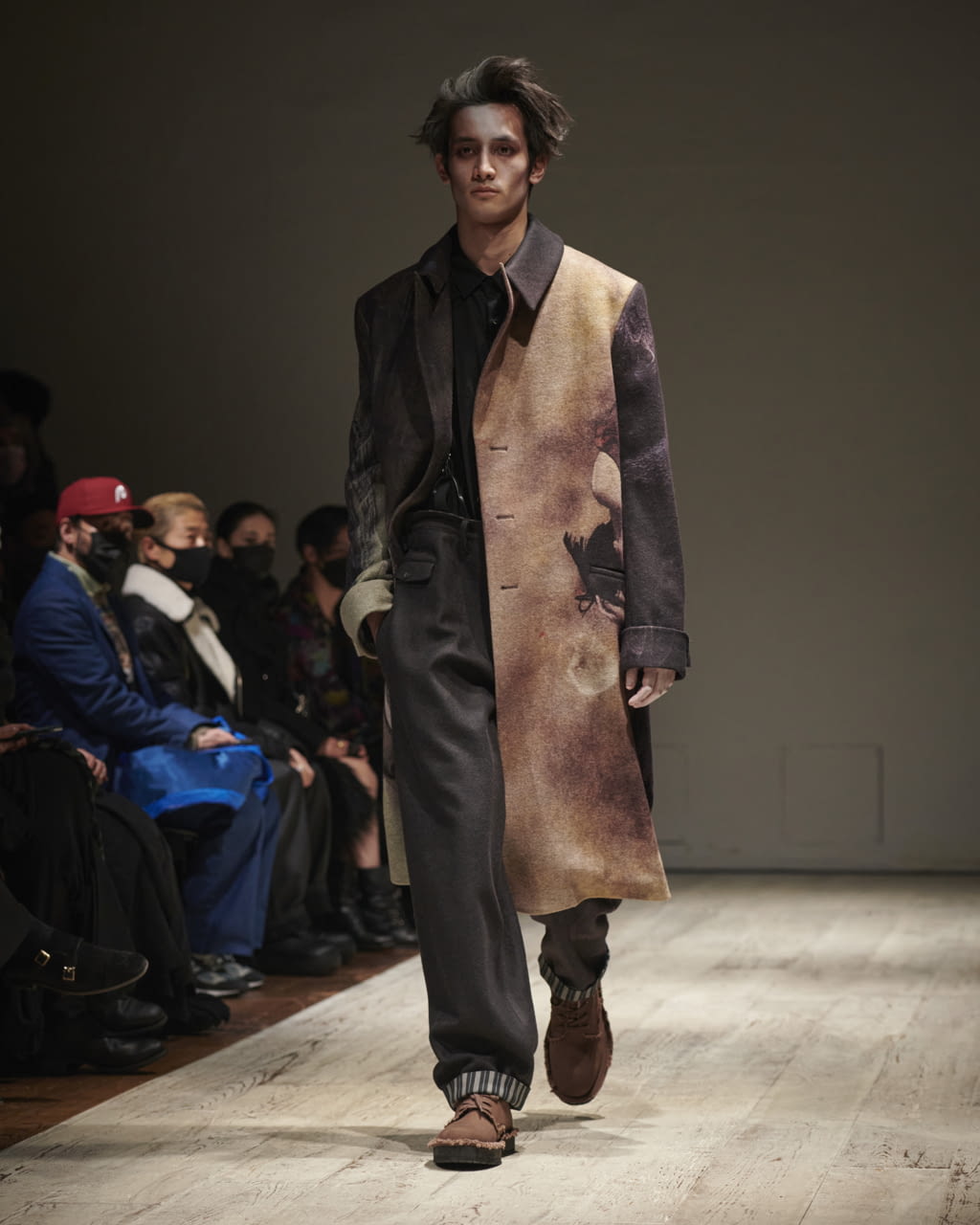Fashion Week Paris Fall/Winter 2022 look 25 de la collection Yohji Yamamoto menswear