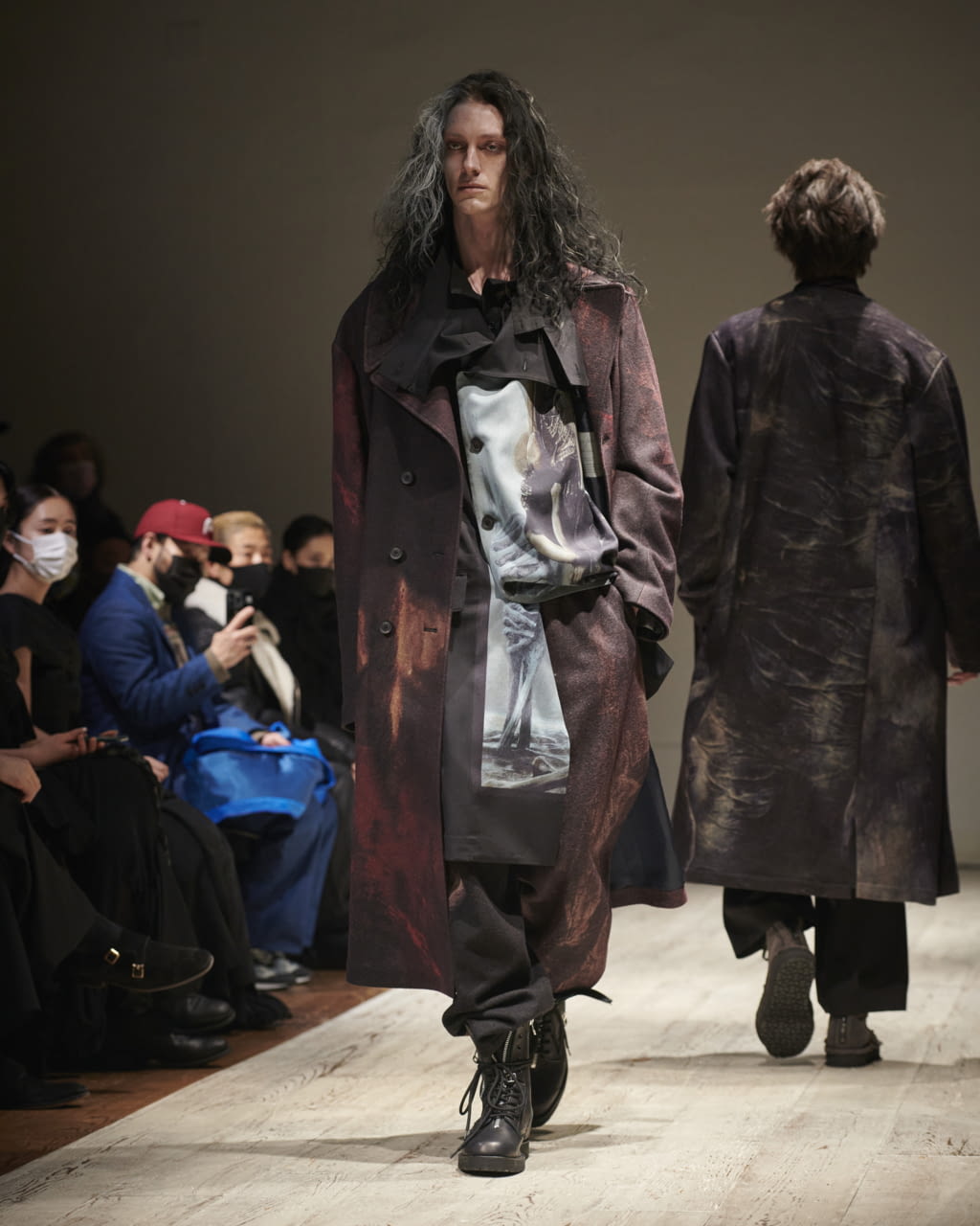 Fashion Week Paris Fall/Winter 2022 look 30 from the Yohji Yamamoto collection 男装