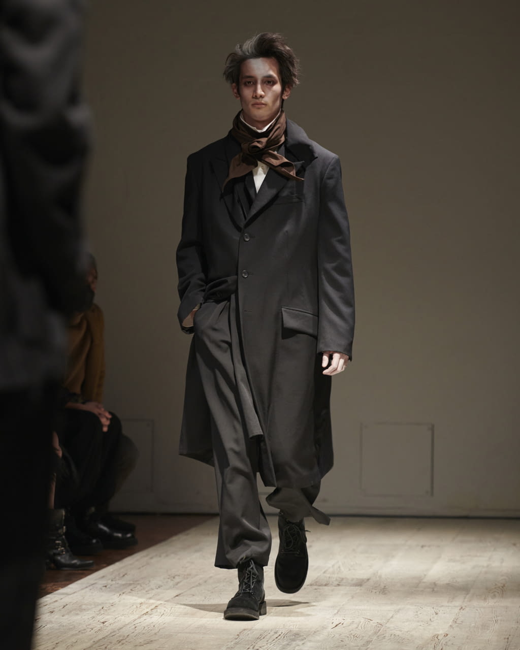 Fashion Week Paris Fall/Winter 2022 look 5 de la collection Yohji Yamamoto menswear