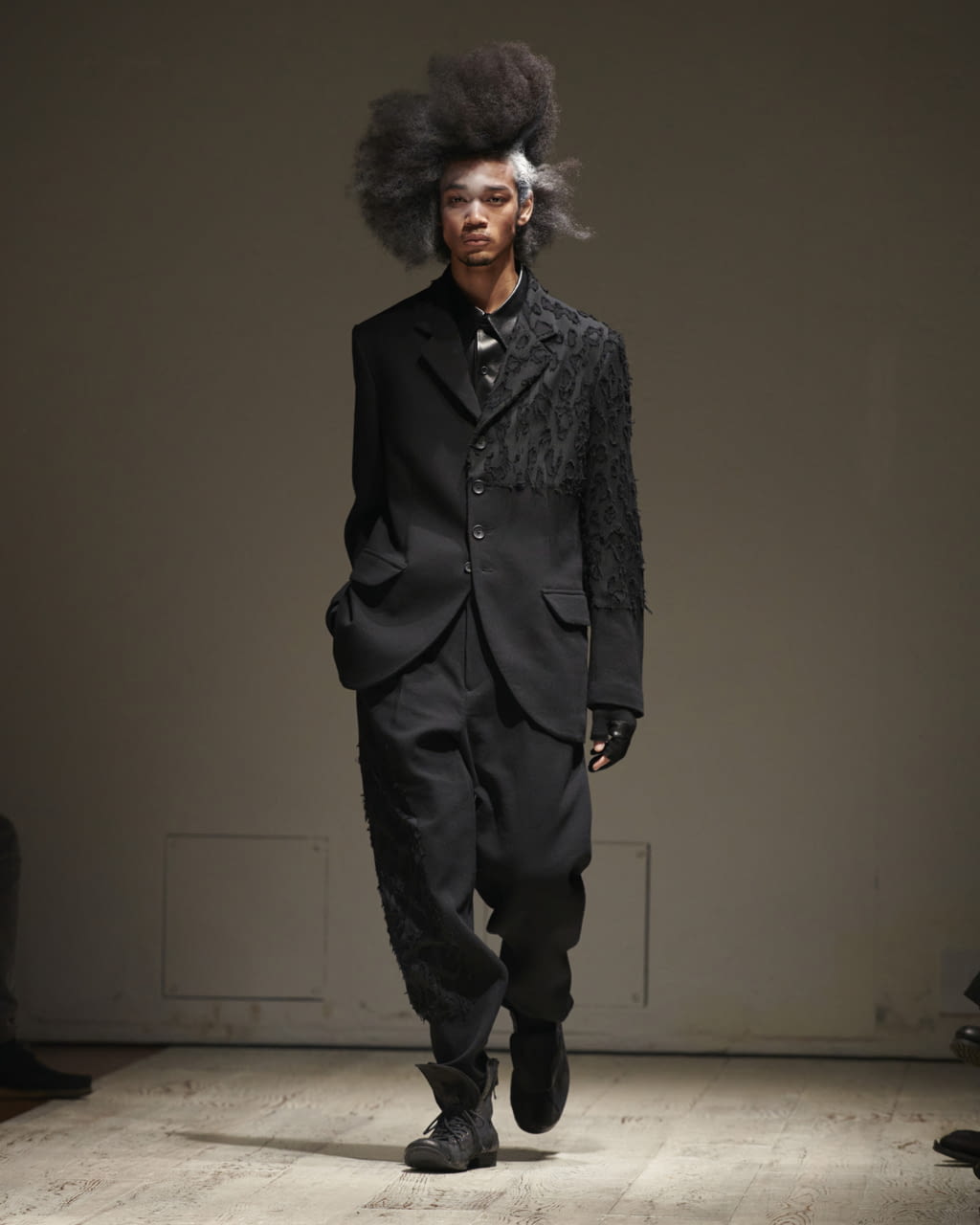 Fashion Week Paris Fall/Winter 2022 look 7 de la collection Yohji Yamamoto menswear