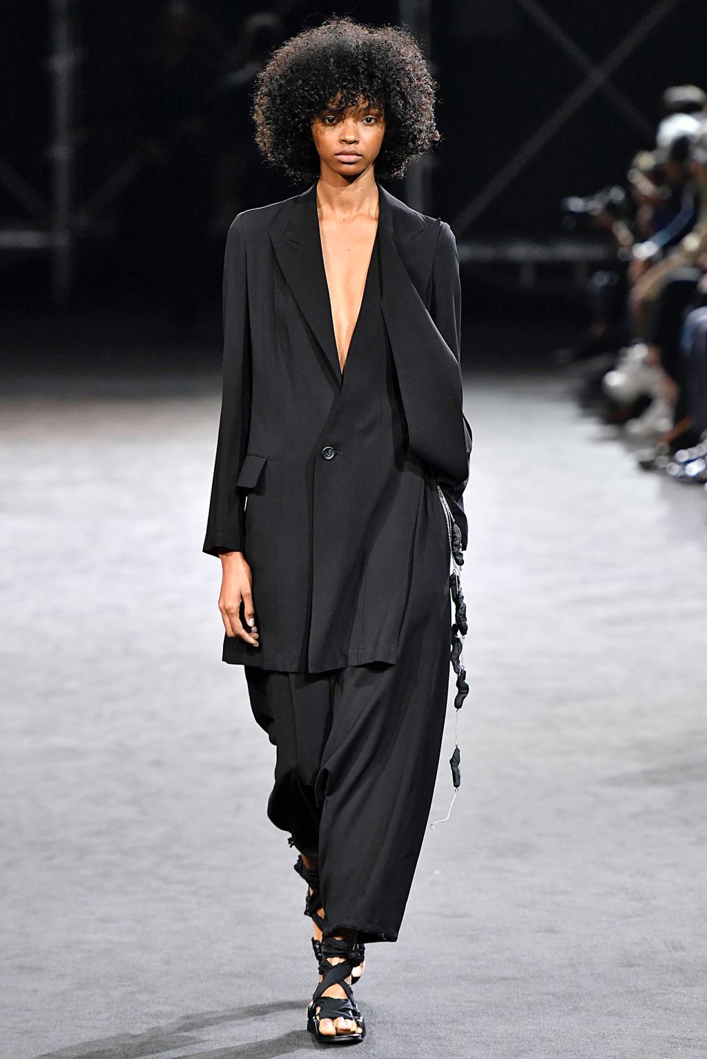 Fashion Week Paris Spring/Summer 2019 look 3 from the Yohji Yamamoto collection womenswear