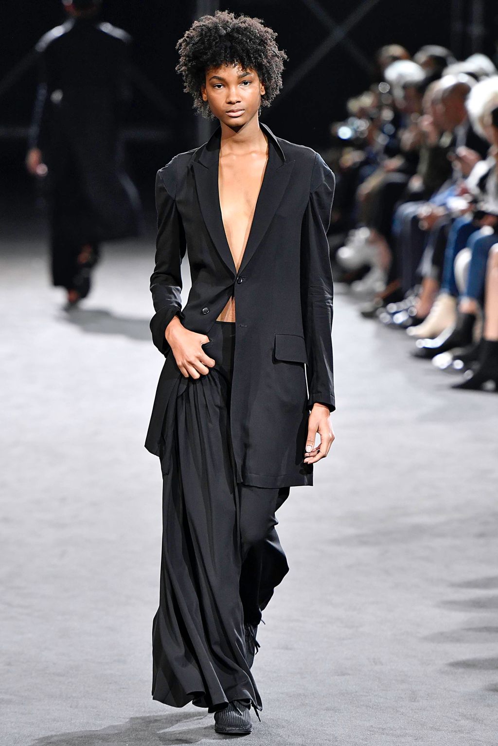 Fashion Week Paris Spring/Summer 2019 look 5 from the Yohji Yamamoto collection 女装