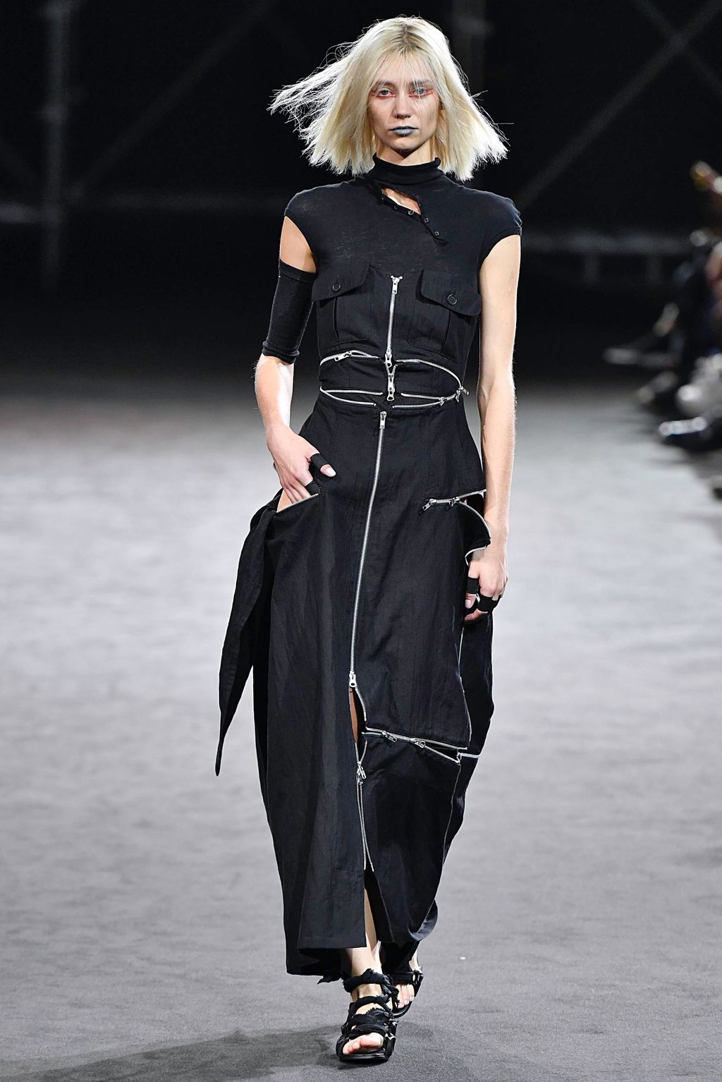 Fashion Week Paris Spring/Summer 2019 look 12 from the Yohji Yamamoto collection womenswear
