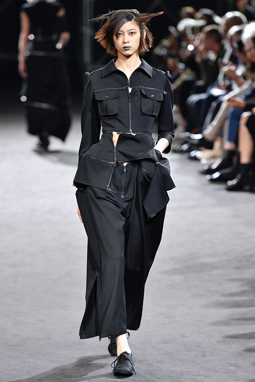 Fashion Week Paris Spring/Summer 2019 look 13 from the Yohji Yamamoto collection 女装