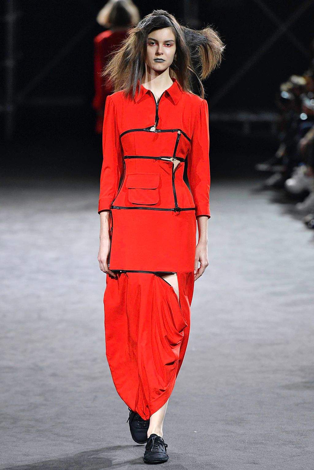 Fashion Week Paris Spring/Summer 2019 look 15 from the Yohji Yamamoto collection 女装
