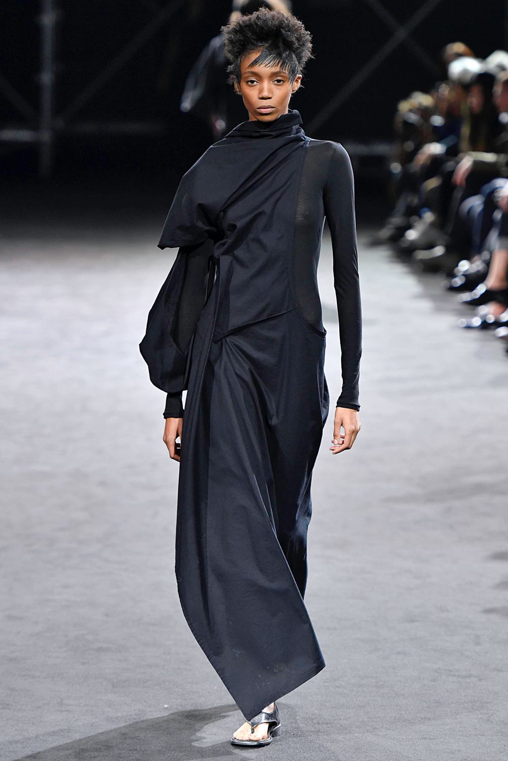 Fashion Week Paris Spring/Summer 2019 look 22 from the Yohji Yamamoto collection womenswear