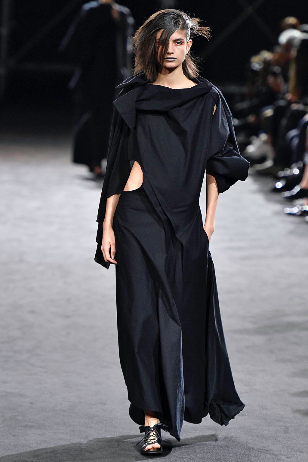 Fashion Week Paris Spring/Summer 2019 look 25 de la collection Yohji Yamamoto womenswear