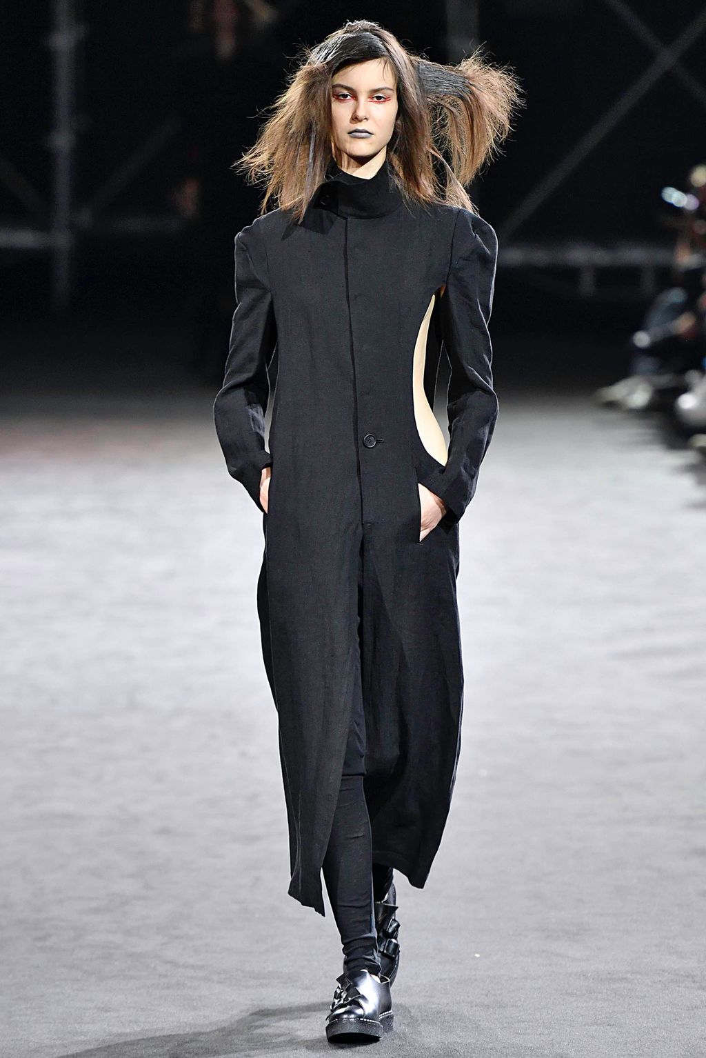 Fashion Week Paris Spring/Summer 2019 look 28 de la collection Yohji Yamamoto womenswear