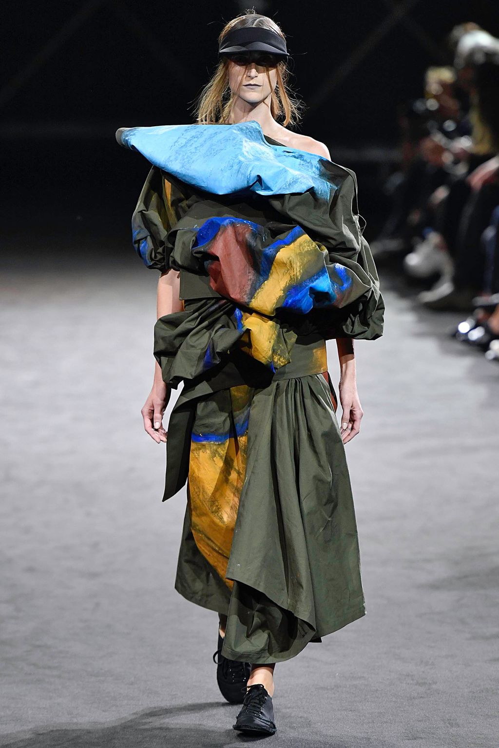 Fashion Week Paris Spring/Summer 2019 look 34 from the Yohji Yamamoto collection 女装