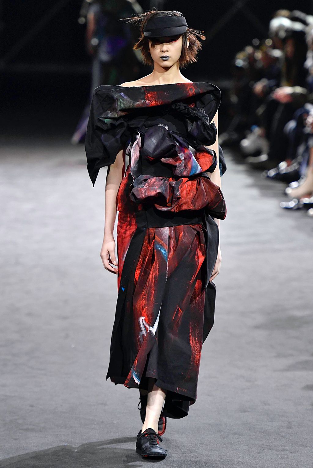 Fashion Week Paris Spring/Summer 2019 look 37 from the Yohji Yamamoto collection 女装