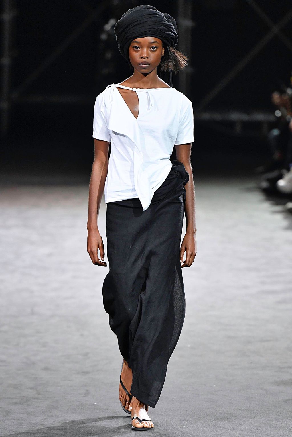 Fashion Week Paris Spring/Summer 2019 look 38 de la collection Yohji Yamamoto womenswear