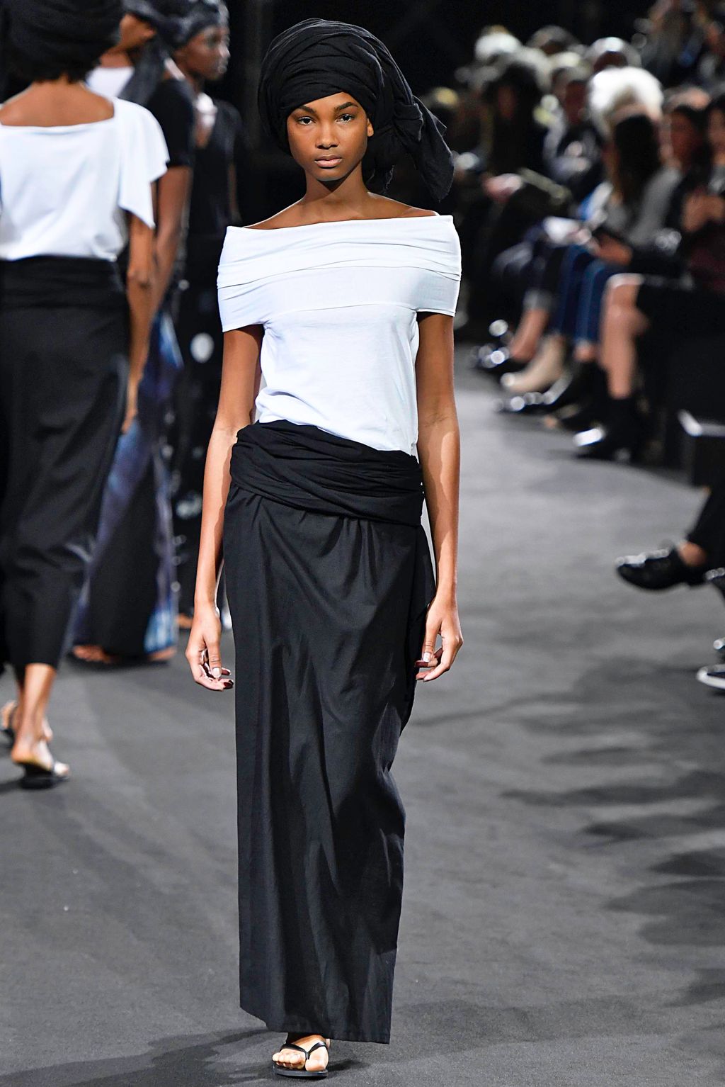 Fashion Week Paris Spring/Summer 2019 look 42 de la collection Yohji Yamamoto womenswear