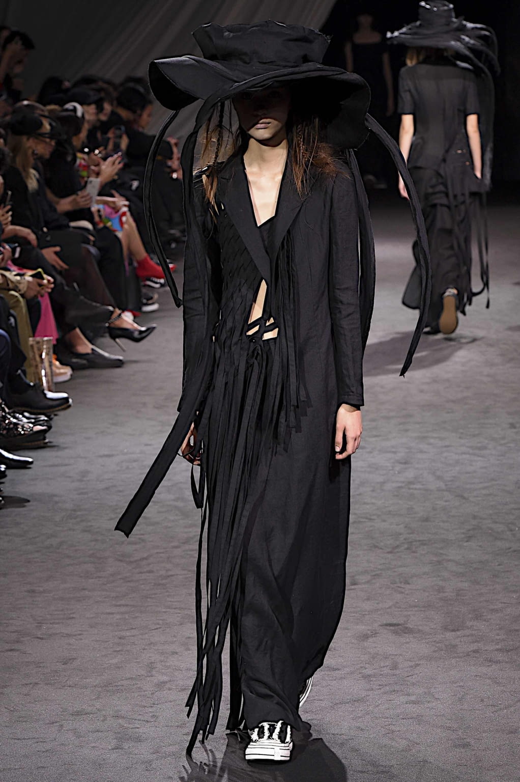 Fashion Week Paris Spring/Summer 2020 look 4 from the Yohji Yamamoto collection womenswear
