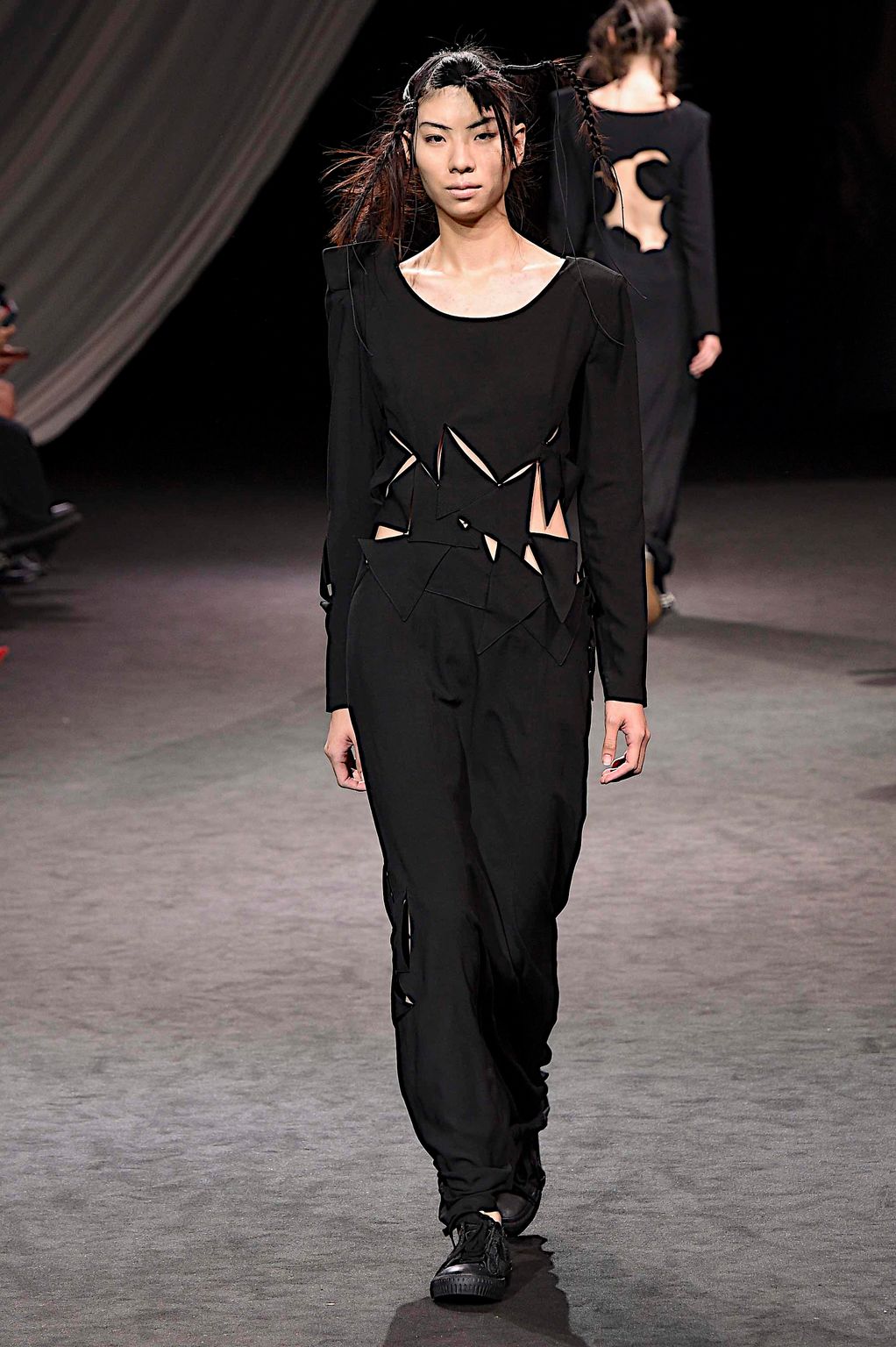 Fashion Week Paris Spring/Summer 2020 look 9 from the Yohji Yamamoto collection 女装