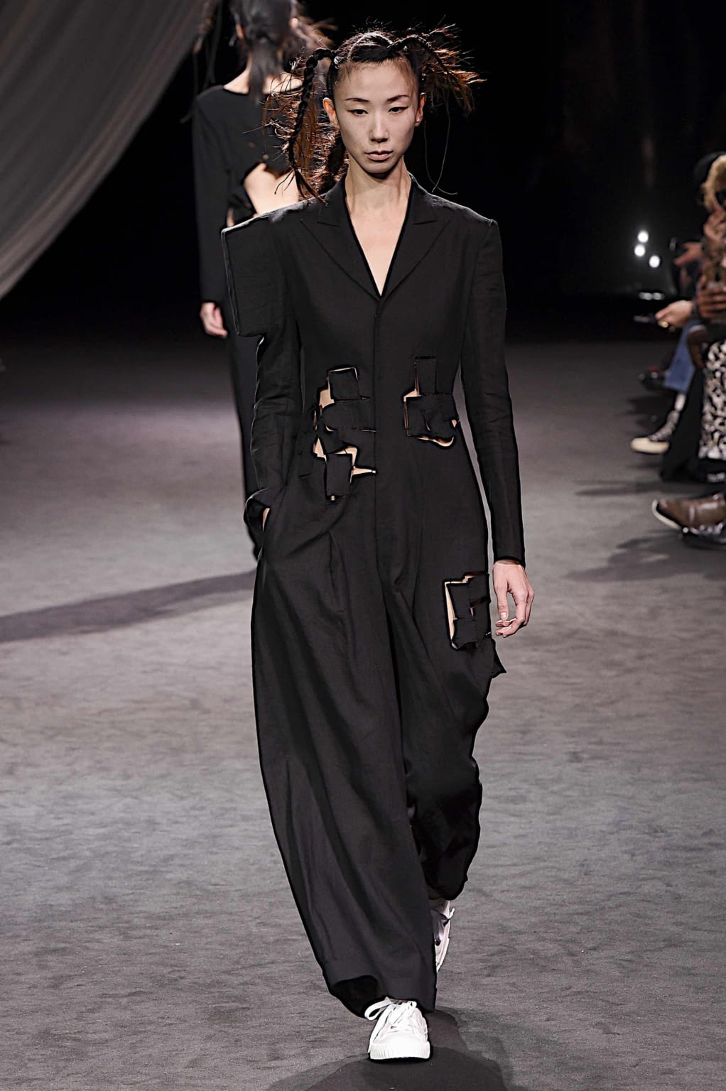 Fashion Week Paris Spring/Summer 2020 look 10 from the Yohji Yamamoto collection womenswear