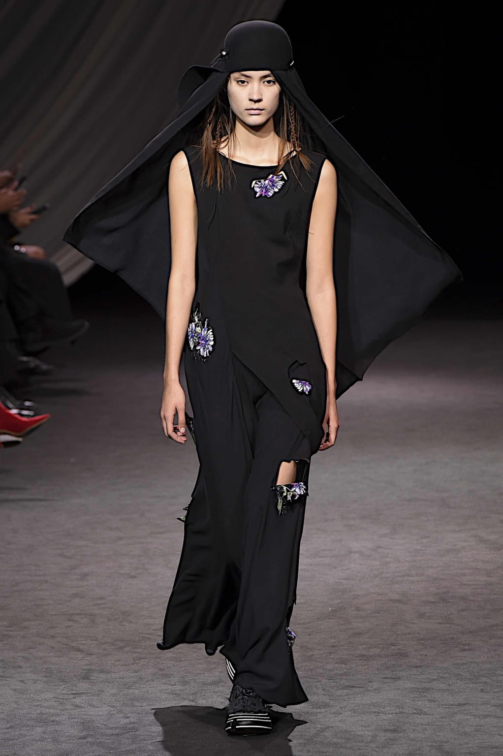 Fashion Week Paris Spring/Summer 2020 look 25 from the Yohji Yamamoto collection womenswear