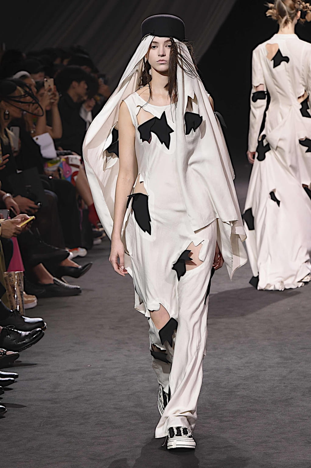 Fashion Week Paris Spring/Summer 2020 look 28 from the Yohji Yamamoto collection womenswear