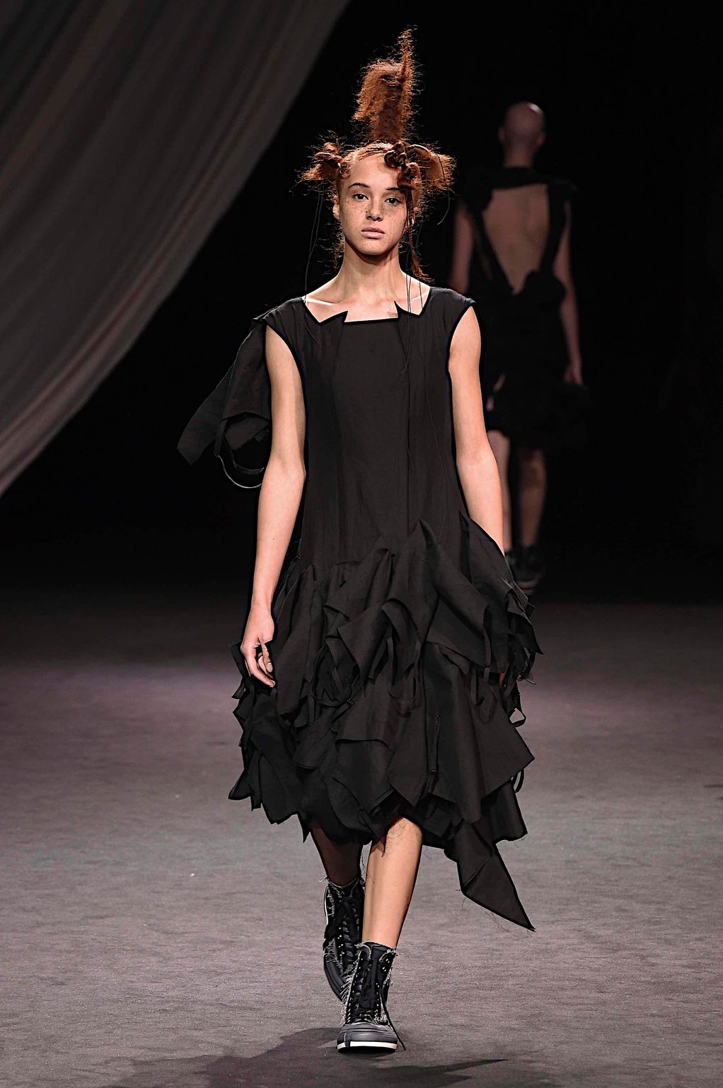 Fashion Week Paris Spring/Summer 2020 look 33 from the Yohji Yamamoto collection womenswear