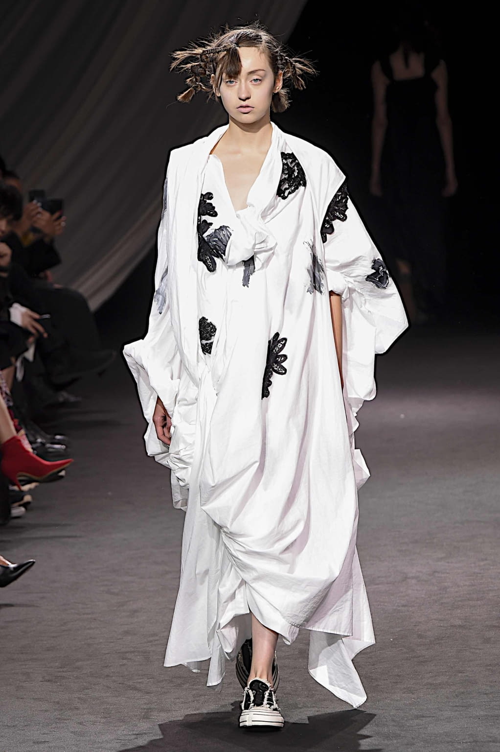 Fashion Week Paris Spring/Summer 2020 look 35 from the Yohji Yamamoto collection 女装
