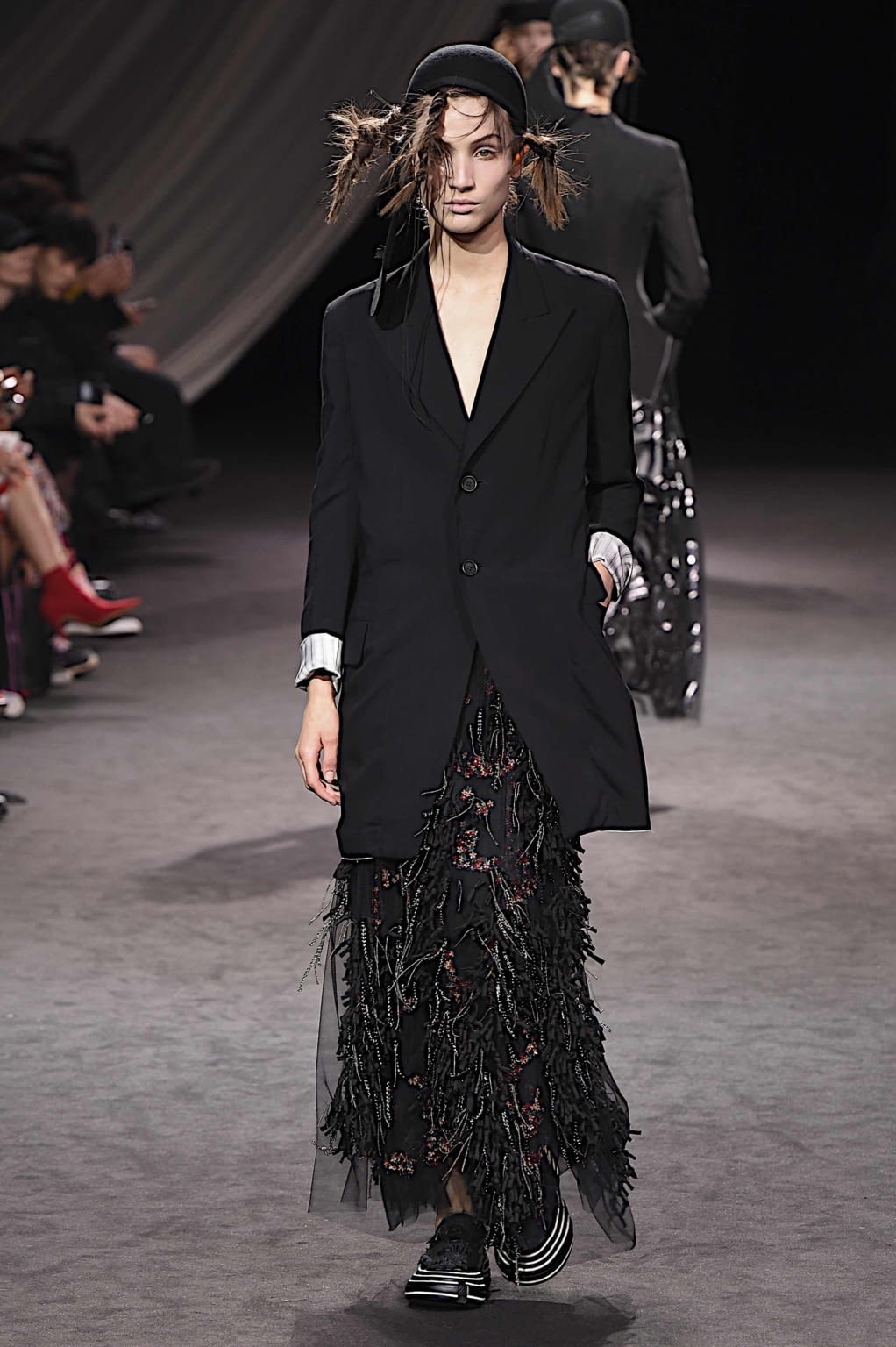 Fashion Week Paris Spring/Summer 2020 look 37 from the Yohji Yamamoto collection 女装