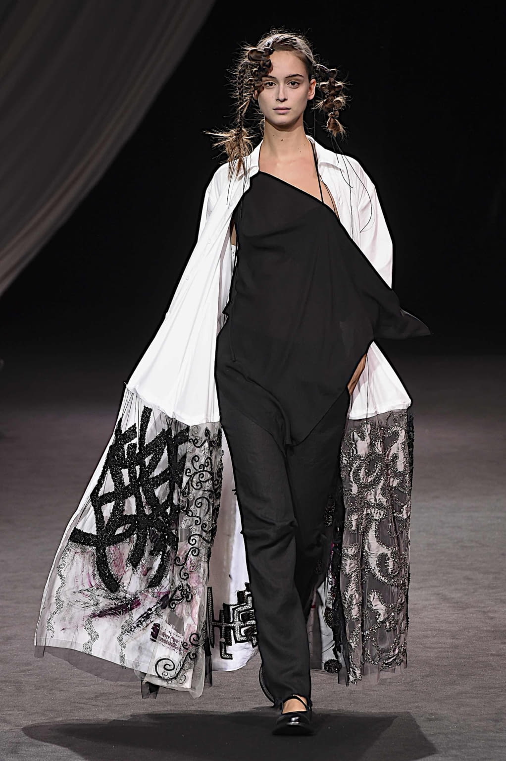 Fashion Week Paris Spring/Summer 2020 look 40 from the Yohji Yamamoto collection womenswear