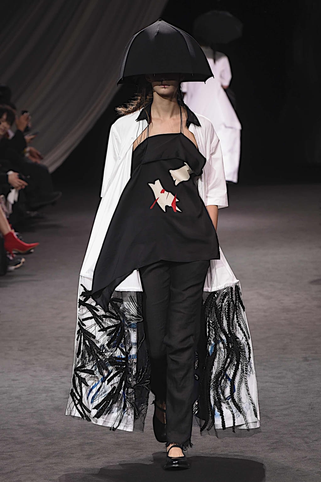Fashion Week Paris Spring/Summer 2020 look 43 from the Yohji Yamamoto collection 女装