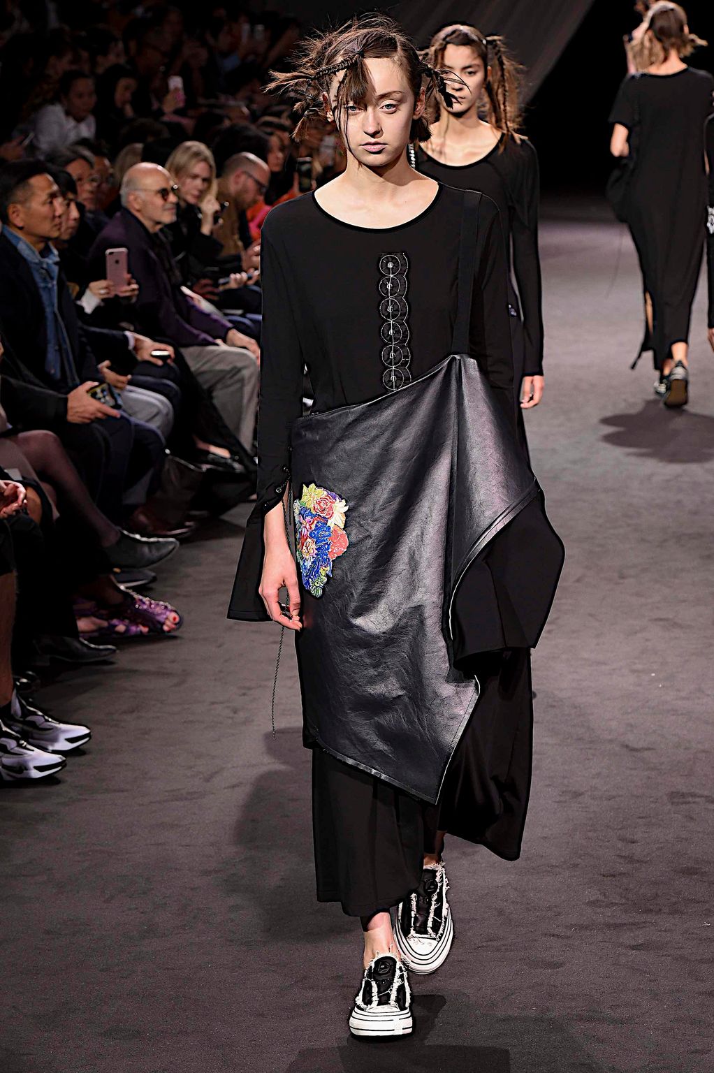 Fashion Week Paris Spring/Summer 2020 look 50 from the Yohji Yamamoto collection 女装
