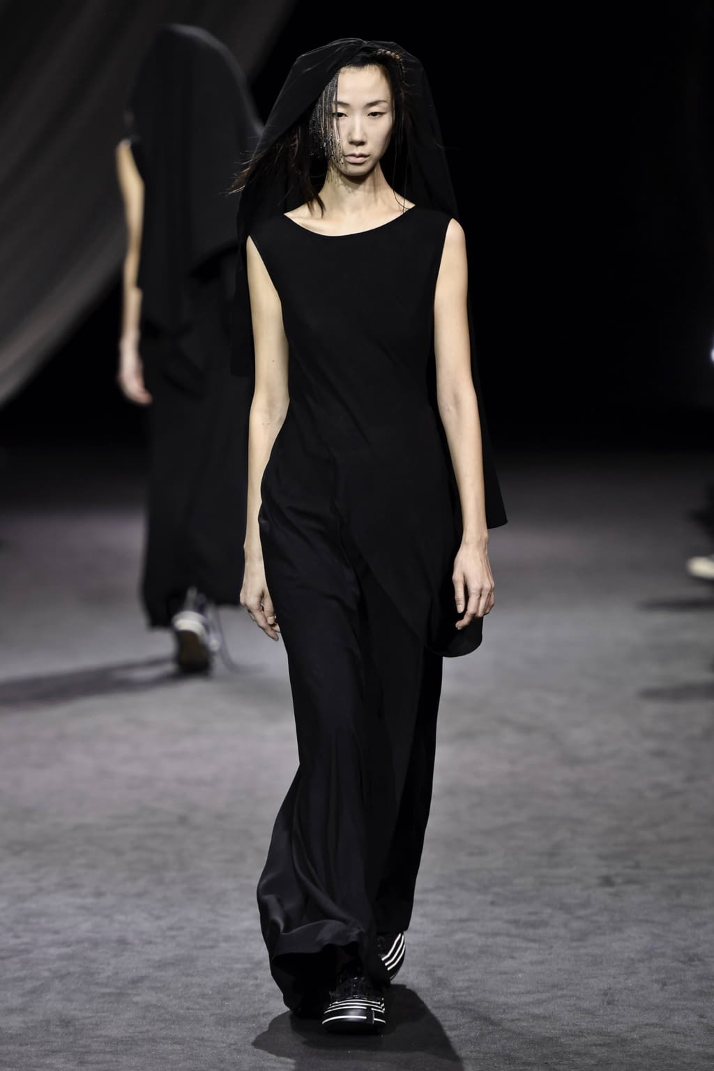 Fashion Week Paris Spring/Summer 2020 look 31 from the Yohji Yamamoto collection 女装
