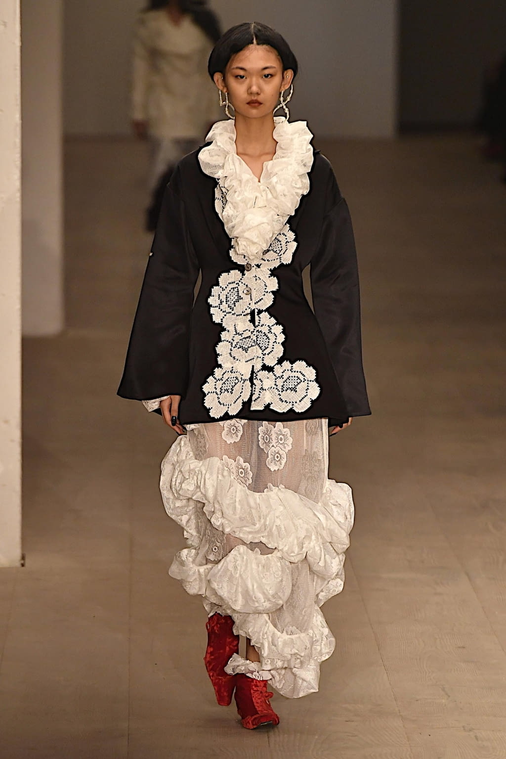 Fashion Week London Fall/Winter 2020 look 1 from the Yuhan Wang collection 女装