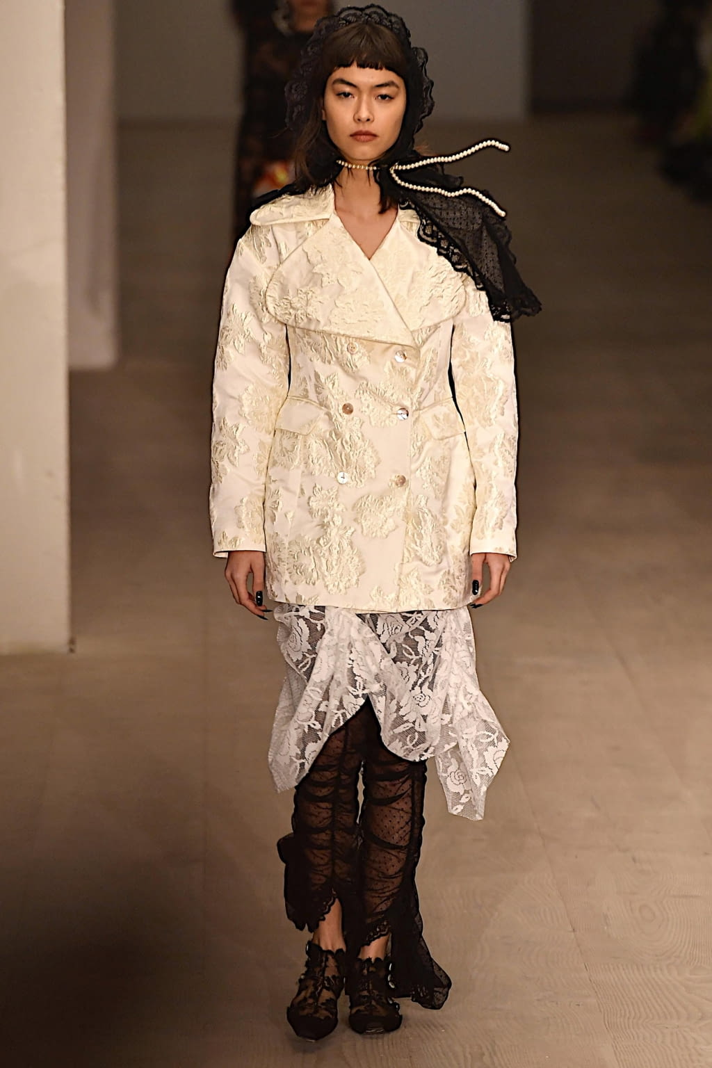 Fashion Week London Fall/Winter 2020 look 2 from the Yuhan Wang collection 女装