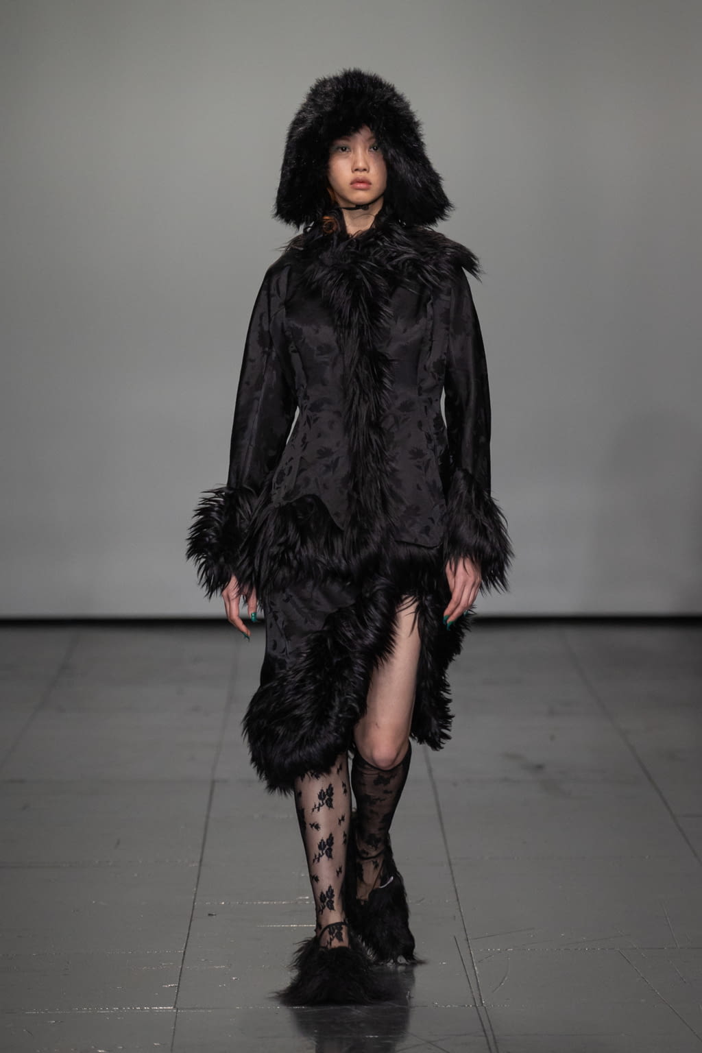 Fashion Week London Fall/Winter 2022 look 7 from the Yuhan Wang collection 女装