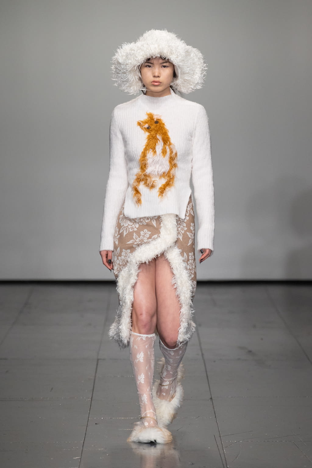 Fashion Week London Fall/Winter 2022 look 18 from the Yuhan Wang collection 女装