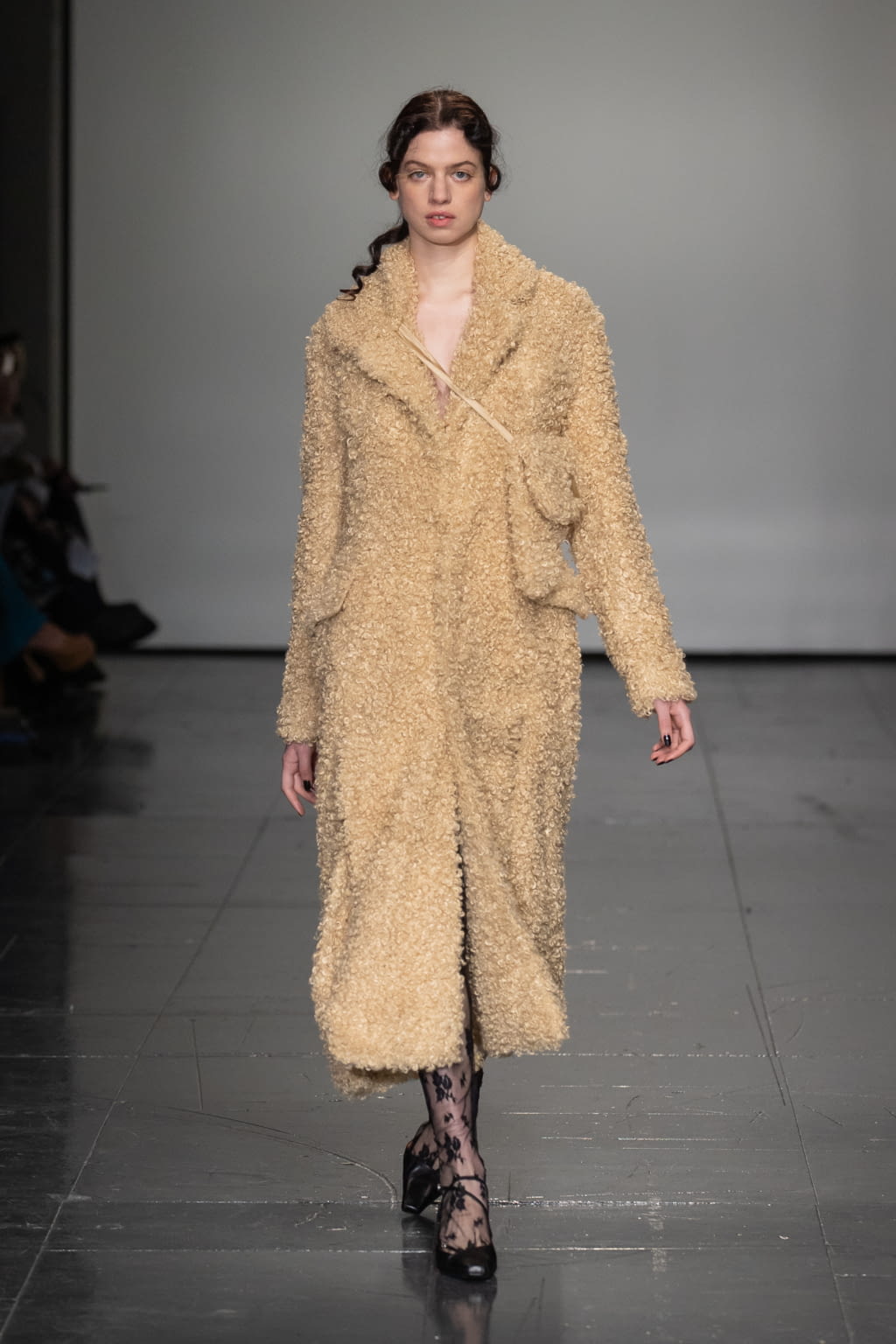 Fashion Week London Fall/Winter 2022 look 19 from the Yuhan Wang collection 女装