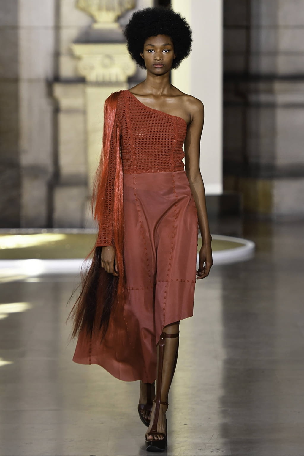 Fashion Week Paris Fall/Winter 2019 look 17 from the Yuima Nakazato collection couture