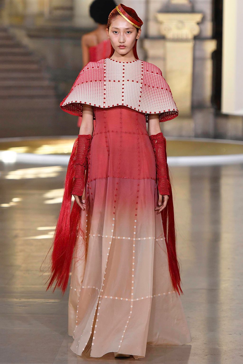 Fashion Week Paris Fall/Winter 2019 look 18 de la collection Yuima Nakazato couture
