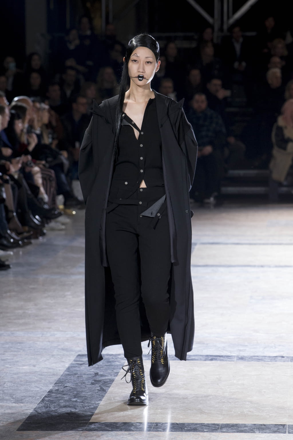 Fashion Week Paris Fall/Winter 2016 look 6 from the Yohji Yamamoto collection womenswear