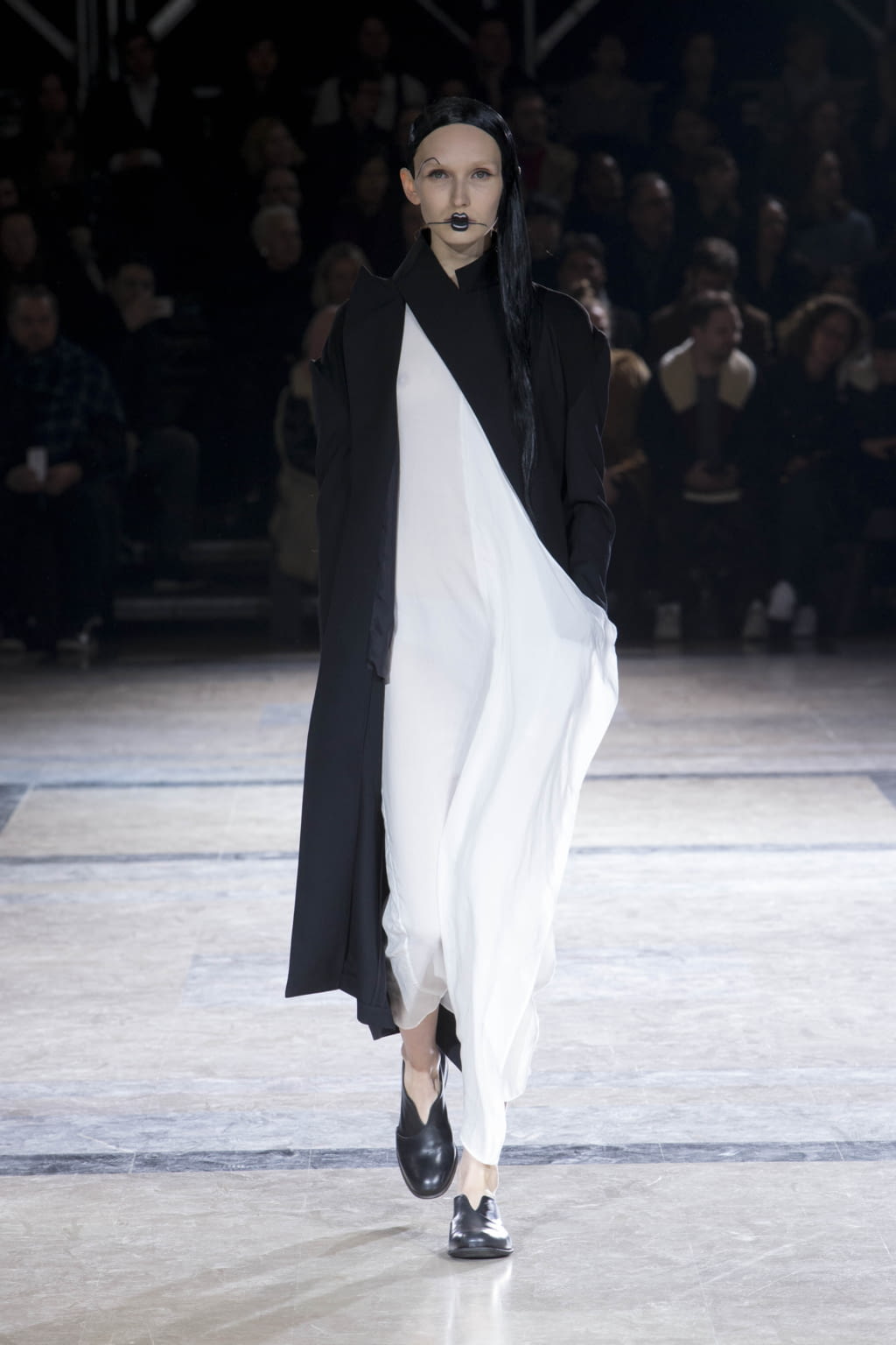 Fashion Week Paris Fall/Winter 2016 look 8 from the Yohji Yamamoto collection womenswear